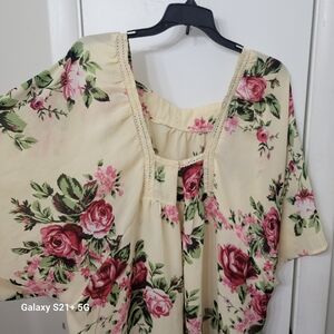 Floral Women's Top And Pleated Skirt Set - Cream and Pink